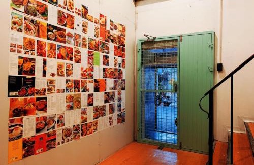Chana Songkhram Hostel | Khaosan Beds and Bath Hostel
