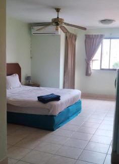 Pattaya Bay House | Kingfisher House and Bar