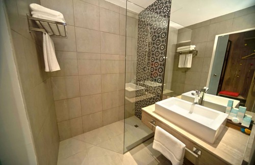 Jadaf Hotel | Kingsgate Canal Hotel