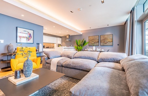 Dubai Apartment | Lavish 1BR in BlueWaters Residences 5, Bluewaters Island by Deluxe Holiday Homes