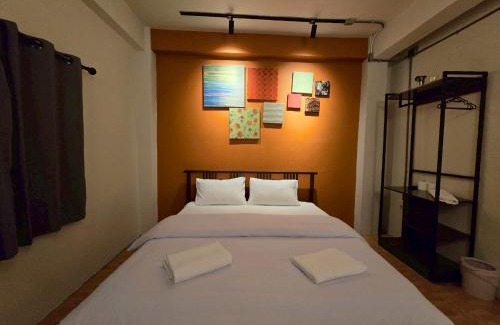 Wang Burapha Phirom Hostel | Lhong Krung Hostel