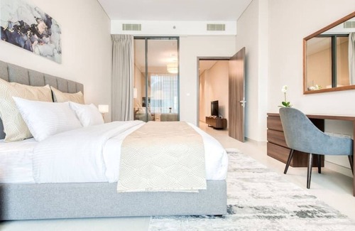 Business Bay Apartment | Lovely 1BR with Concierge and Luxurious Amenities