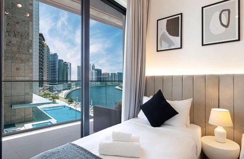 Business Bay Apartment | Lux Apartment with huge private Lounge I Burj & Canal View