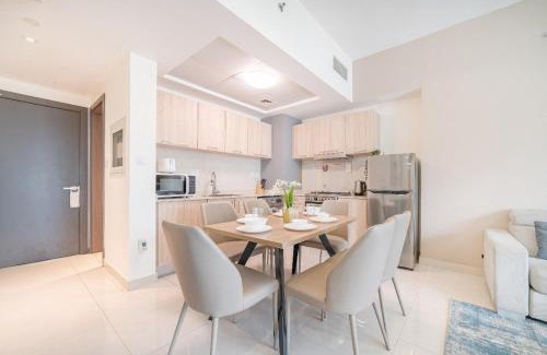 Business Bay Apartment | Luxurious 1-BR with Balcony & Views Business Bay