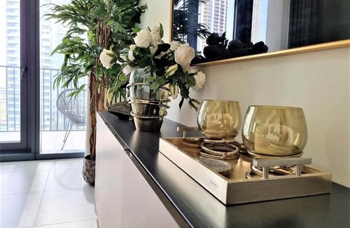 Downtown Dubai Apartment | Luxurious Downtown Apt with balcony & View