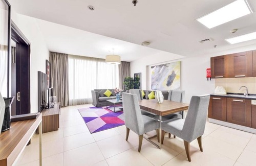 Sheikh Zayed Road Apartment | Luxury 1 Bedroom w/Infinity Pool Near DWTC