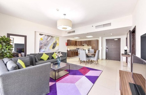 Sheikh Zayed Road Apartment | Luxury 1 Bedroom w/Infinity Pool Near DWTC