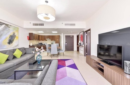 Sheikh Zayed Road Apartment | Luxury 1 Bedroom w/Infinity Pool Near DWTC