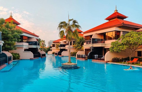 Palm Jumeirah Apartment | Maison Privee - 5 Star Resort stay on Palm Jumeirah with Sea View