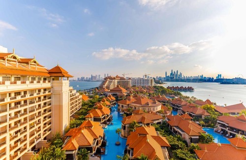 Palm Jumeirah Apartment | Maison Privee - 5 Star Resort stay on Palm Jumeirah with Sea View