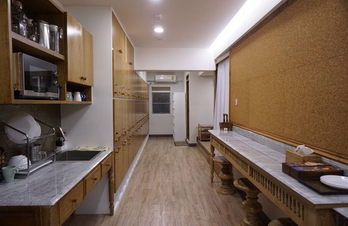 Lat Krabang Hostel | Mariya Lady Hostel At Suvarnabhumi Airport - Female Only