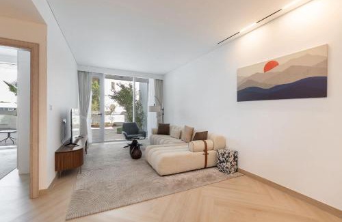 Al Sufouh 1 Apartment | Media City sleeps 2 with Big Private Balcony