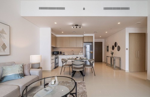 Dubai Apartment | Modern Comfort Meets Elegance in Creek Harbour – 1BDR at 17 Icon Bay