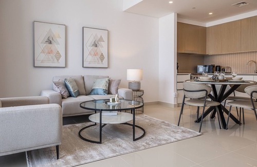 Dubai Apartment | Modern Comfort Meets Elegance in Creek Harbour – 1BDR at 17 Icon Bay