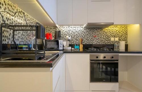 Sheikh Zayed Road House | Modern Sunset View 2Bhk 6pax