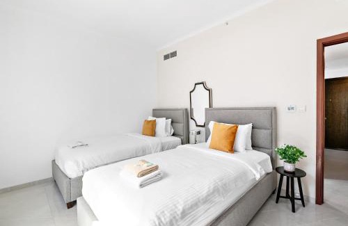 Trade Centre 1 Apartment | Panorama Luxe Retreat 2BDR Burj Khalifa & Fountain Views