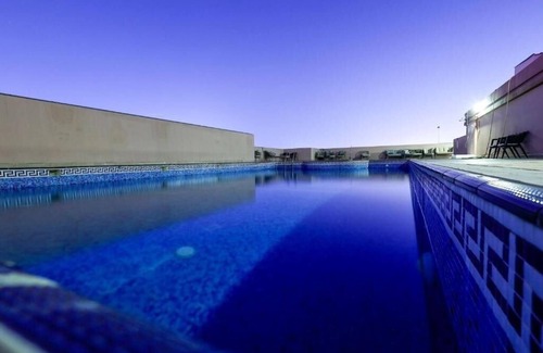 Al Muraqqabat Apartment | Premier King Room Near By Al Dana Centre