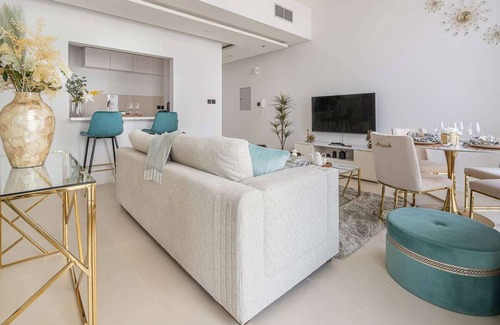 Discovery Gardens Apartment | Premium 1BR + Study Room w/Queen Bed - Sleeps 4!