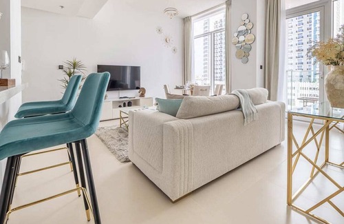 Discovery Gardens Apartment | Premium 1BR + Study Room w/Queen Bed - Sleeps 4!