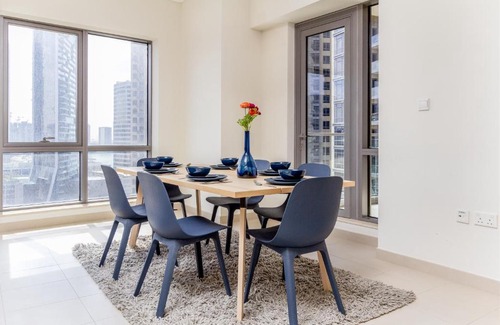 Downtown Dubai Apartment | Quintessential Quarters - Ultra-modern and Spacious Aparment