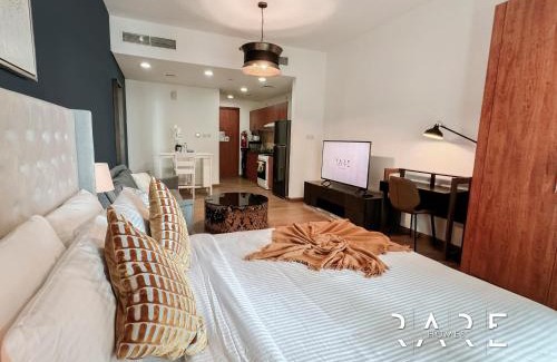 Dubai Production City Apartment | Rare Holiday Homes - Near City Center Ma'eisem - Pool view - Crescent Tower A - R706 - IMPZ