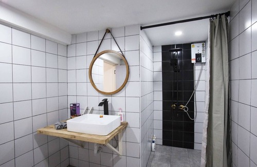 Ratchadaphisek House | Ratchada Retreat - Boutique homestay/MRT/Train Night Market