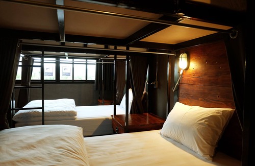 Pranburi Hostel | Rider Bedroom Hostel & Cafe