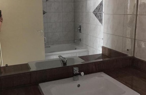 Trade Center Apartment | Sheikh Zayed Road girls only