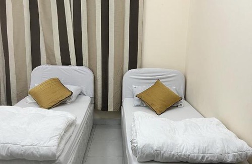 Al Muraqqabat Hostel | Short Term Tourist Place