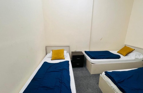 Al Muraqqabat Hostel | Short Term Tourist Place