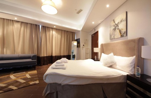 Dubai Sports City Apartment | Signature Holiday Homes - Luxurious Studio Apartment Matrix Tower