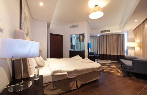Dubai Sports City Apartment | Signature Holiday Homes - Luxurious Studio Apartment Matrix Tower