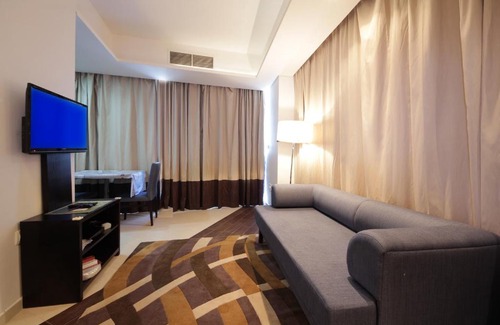 Dubai Sports City Apartment | Signature Holiday Homes - Luxurious Studio Apartment Matrix Tower