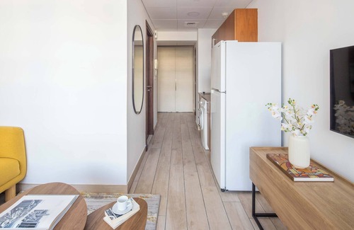 Bur Dubai Apartment | Silkhaus Modern Studio | Burj Daman | Pool & Gym