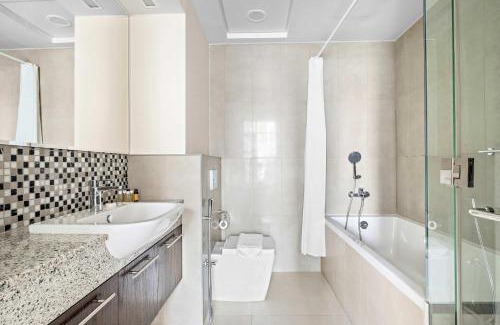 Downtown Dubai Apartment | Silkhaus stunning 1 BDR in Downtown near Business Bay