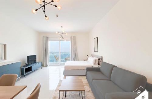 Business Bay Apartment | Skyline Studio Escape l Balcony , Gym & Pool