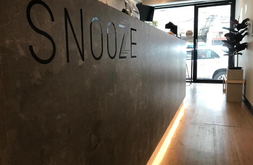 Bang Rak Hostel | Snoozzze Hostel ใกล้รถไฟฟ้า ย่านบางรัก