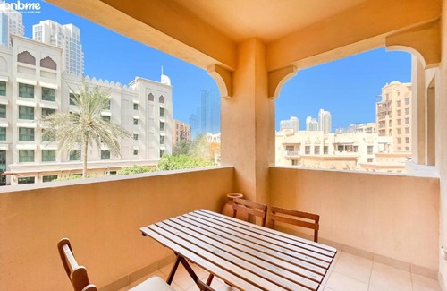 Downtown Dubai Apartment | Spacious Apt at Burj Khalifa & Dubai Mall with Maids Room - 204