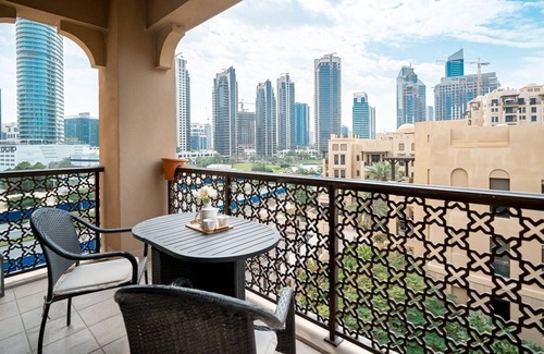 Downtown Dubai Apartment | Spacious Apt with Private Balcony in Old Town