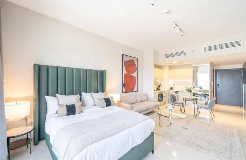 Business Bay Apartment | Stunning High Floor Studio Apartment in BusinessBay