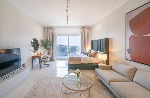 Business Bay Apartment | Stunning High Floor Studio Apartment in BusinessBay