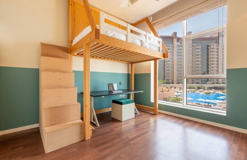 Palm Jumeirah Apartment | Stunning Sea View 3BR with Private Beach
