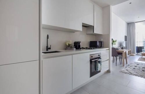 Downtown Dubai Apartment | Stunning Studio with Burj Khalifa Views - Sleeps 3