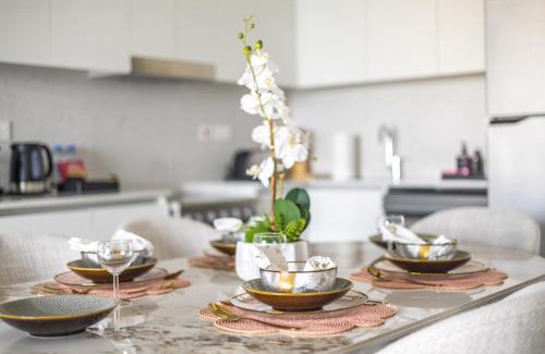 Umm Suqeim 3 Apartment | Stylish 1BR with Balcony and Burj AlArab View