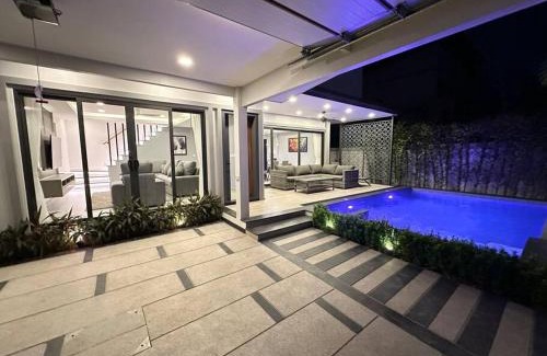 Central Pattaya Villa | Super Luxury 3 Bedroom Private Pool Villa with Jacuzzi, Near 711, 10 minutes to Walking Street and Pattaya Beach - MT6