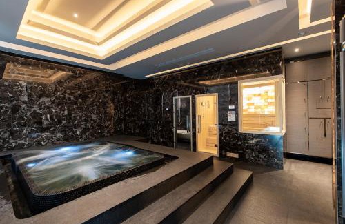 Nana Apartment | Super Luxury 5 Star by Nana and Asok BTS Sleeps 6