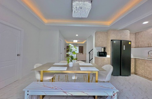 Central Pattaya Villa | Tagvilla Bongkot Pool Villa in Pattaya 4 Bedroom