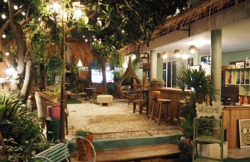 Nana House | The oasis on 8 Tropical 2