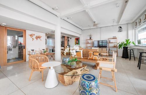 Bang Rak Hostel | Unplugged at Bangrak Design Hostel