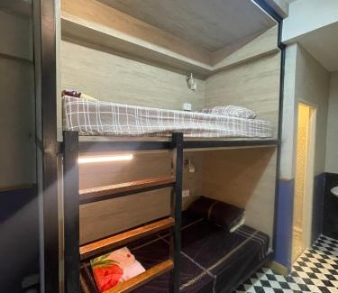 Wang Burapha Phirom Hostel | WannaB Hostel